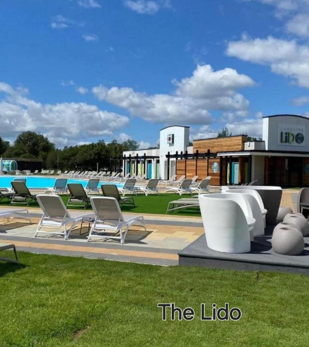 A Away Hot Tub Retreat At Lakes Country Park Resort Tattershall